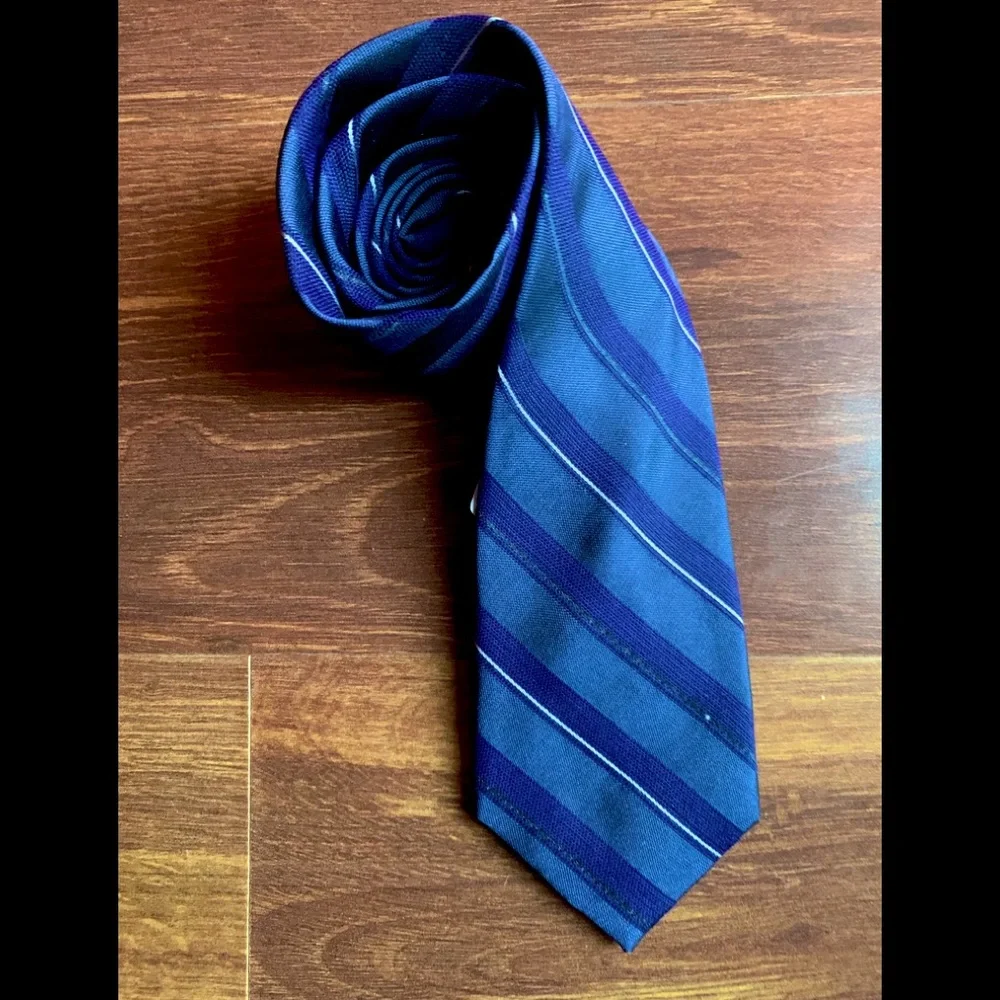 NWT CALVIN KLEIN Silk Blend Necktie